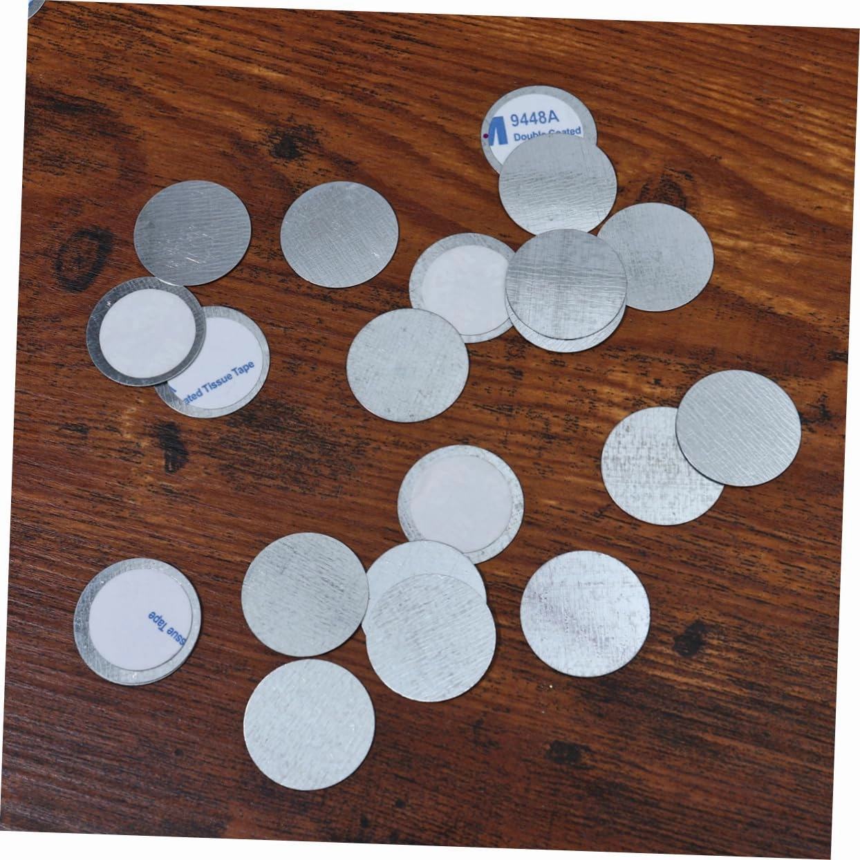 300pcs Round Double-sided Iron Plates for Eyeshadow Cases Makeup Tool Sheets for Organization Essential for Women Girls Makeup Applications