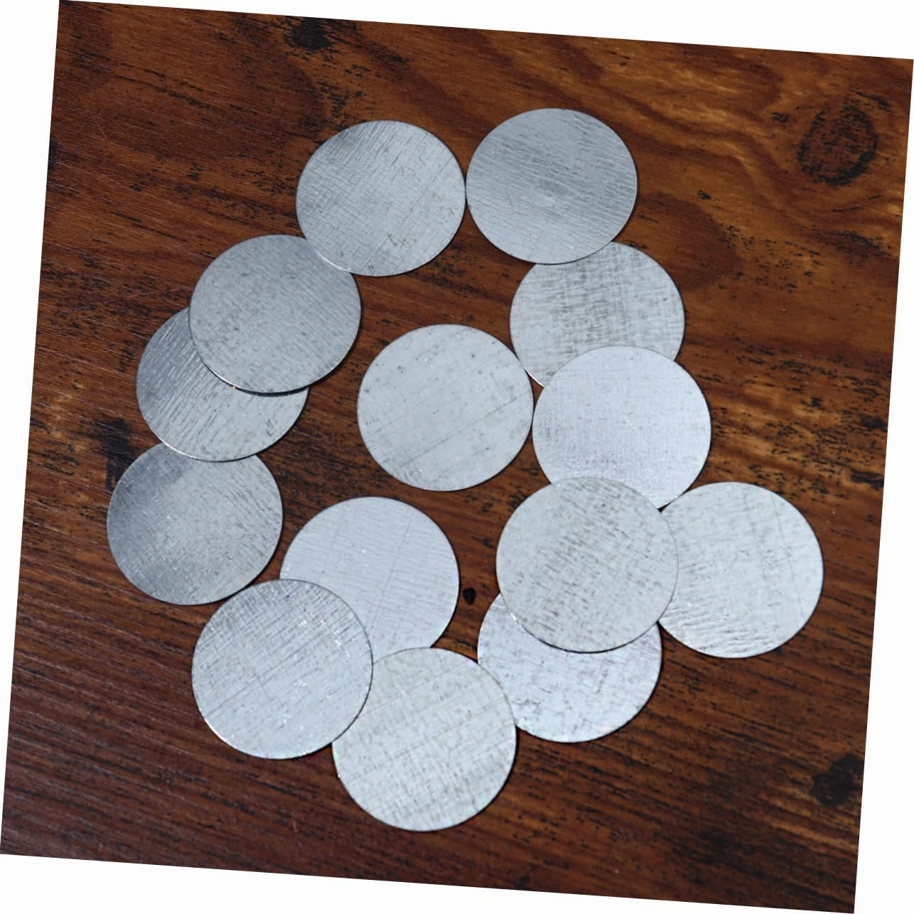 300pcs Round Double-sided Iron Plates for Eyeshadow Cases Makeup Tool Sheets for Organization Essential for Women Girls Makeup Applications