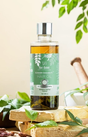 <strong>Crushed Tri-Leaf Rosemary Summer Hair Oil</strong> <br><i>Absolute Hairfall Control</i>
