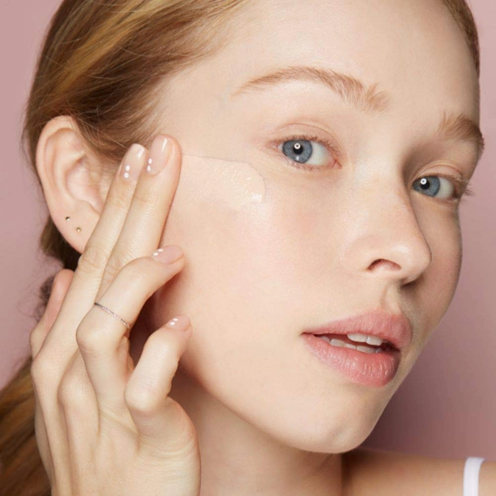 Almay Truly Lasting Color Liquid Makeup, Long Wearing Natural Finish Foundation with Vitamin E and Lemon Extract, Hypoallergenic, Cruelty Free, Fragrance Free, Dermatologist Tested, 280 Warm, 1 oz