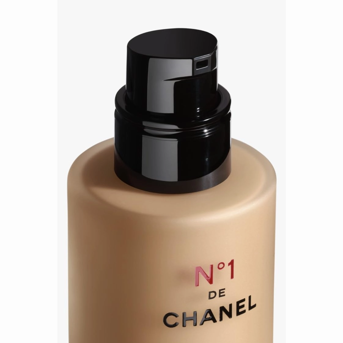 Chanel N°1 De Chanel Red Camellia Revitalizing Foundation, 1 Fl Oz, BD61