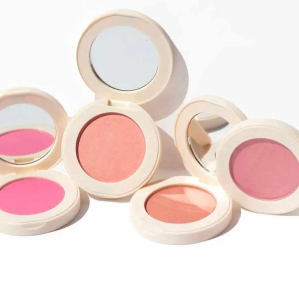 FARMASi Powder Blusher, Glow Boosting, Naturally Luminous Lightweight, Highly Pigmented, Soften and Moisturize the skin, Buildable Coverage Blush, Vegan 0.159 Fl Oz / 4.5g-04 Pink Lily