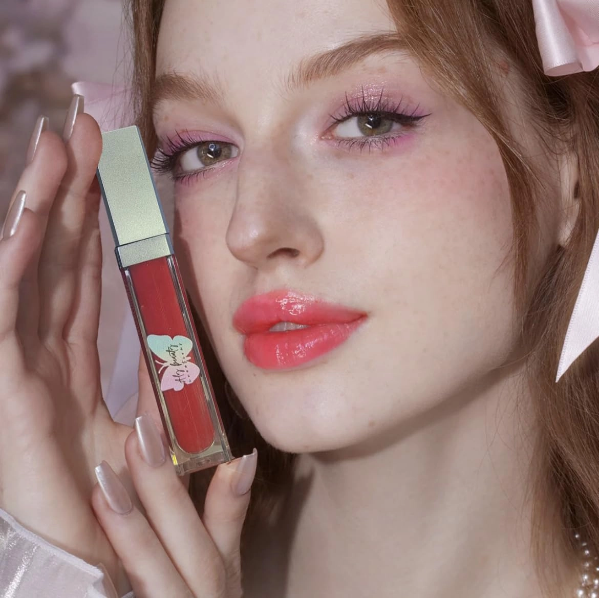 LED Mirror Lip Gloss, High-Shine and Non-Sticky Lip Gloss, Hydrating and Long-Lasting Lip Gloss, Vegan and Cruelty-Free