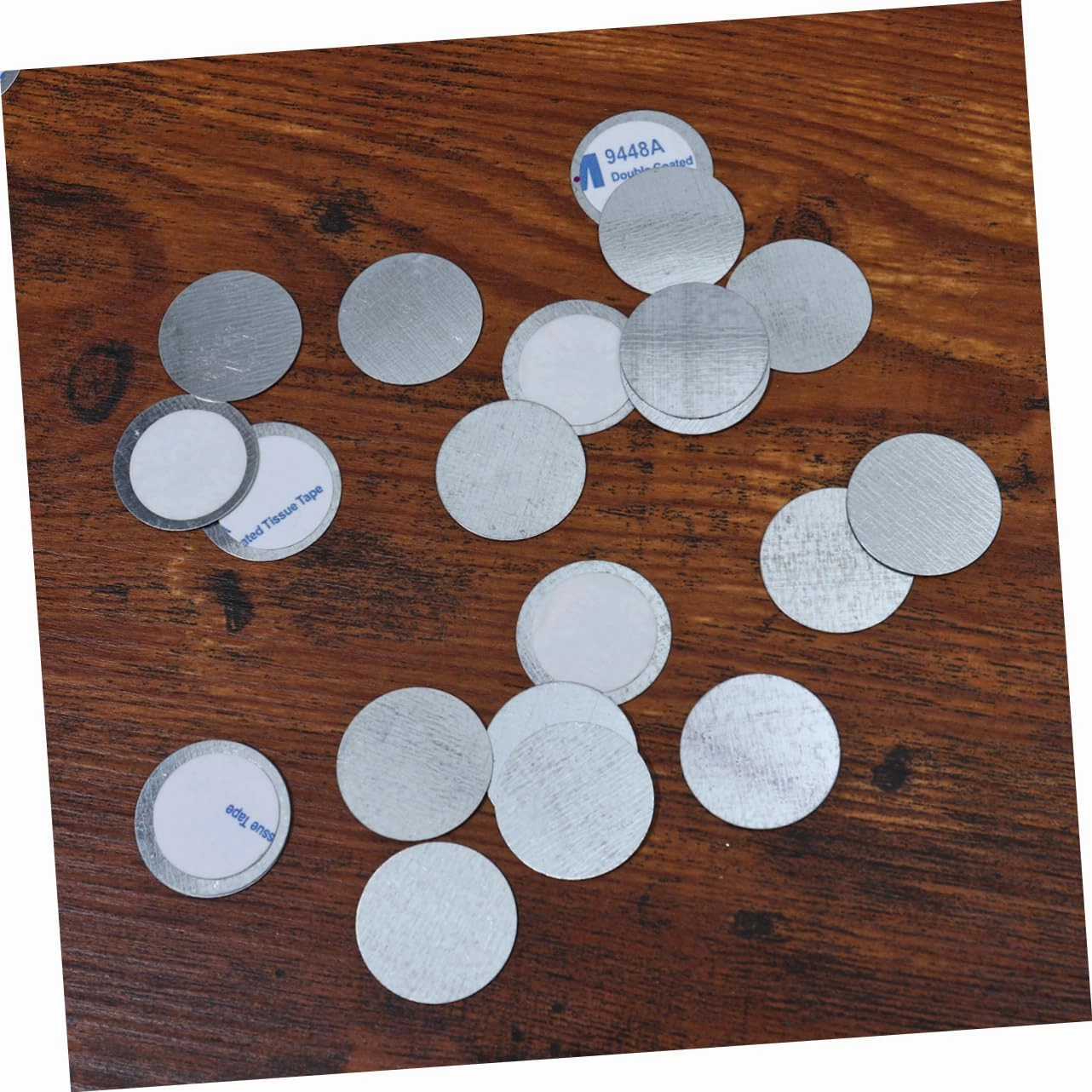 NOLITOY 200pcs Double-sided Round Adhesive Iron Plates for Eyeshadow Makeup Bottom Sheets for Cosmetic Cases Essential Tool for Women Girls