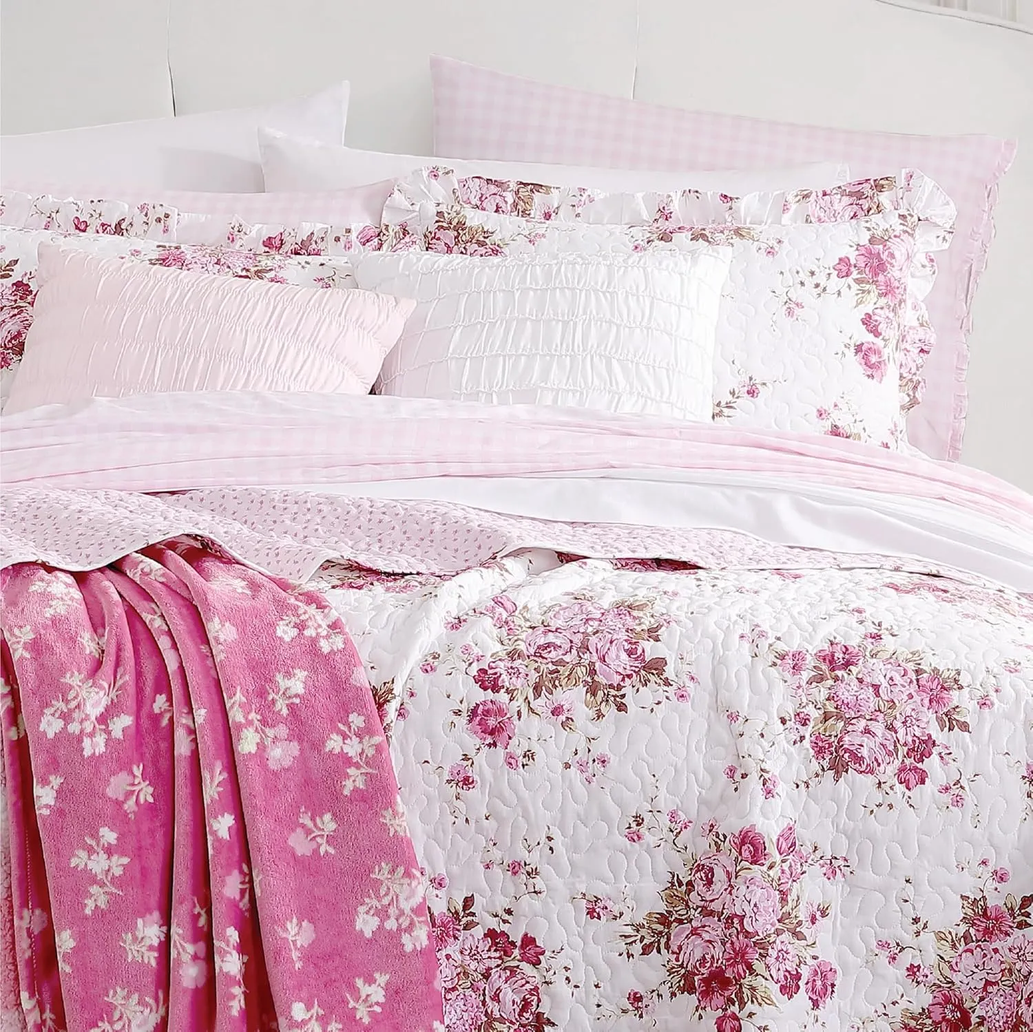 Shabby Chic® - Queen Quilt Set, Reversible Cotton Bedding with Matching Shams, Elegant Floral Home Decor for All Seasons (Abby Pink, Full/Queen)