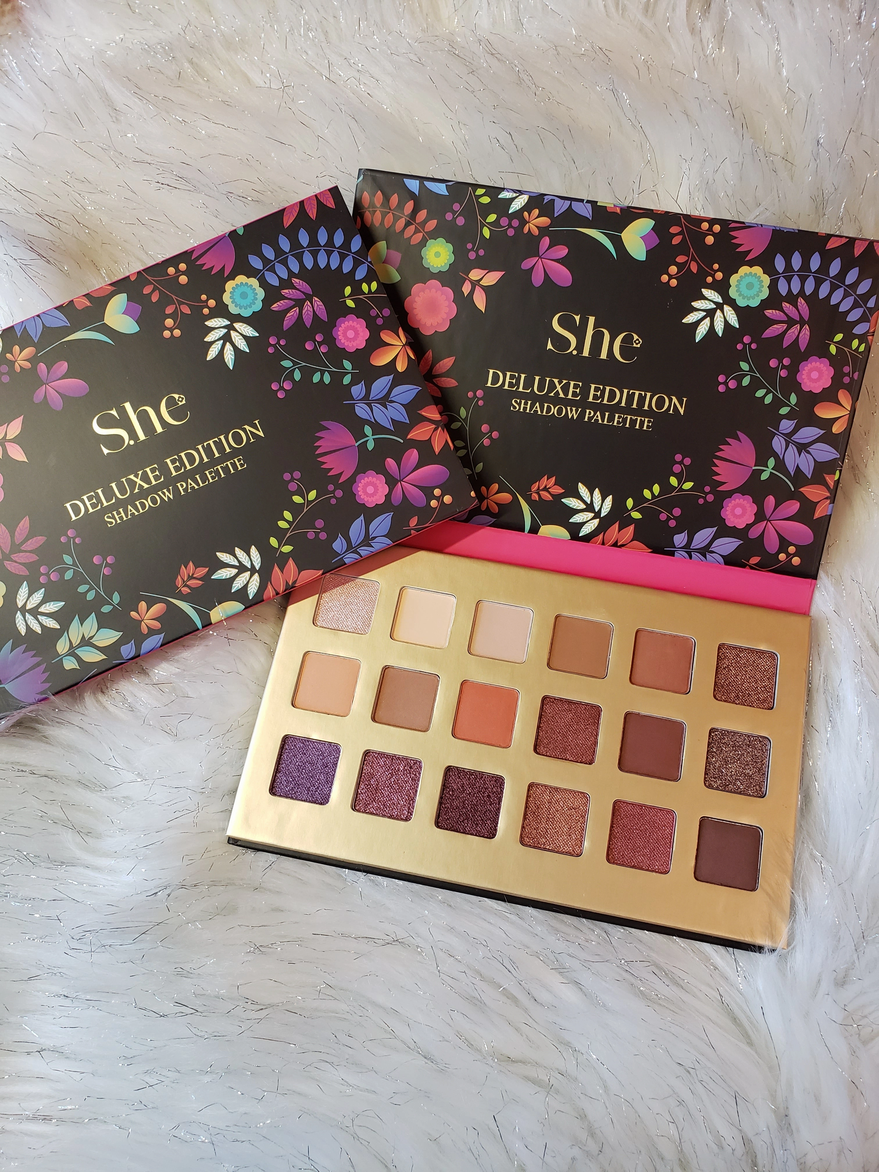 She Deluxe Edition 18 color eyeshadow palette