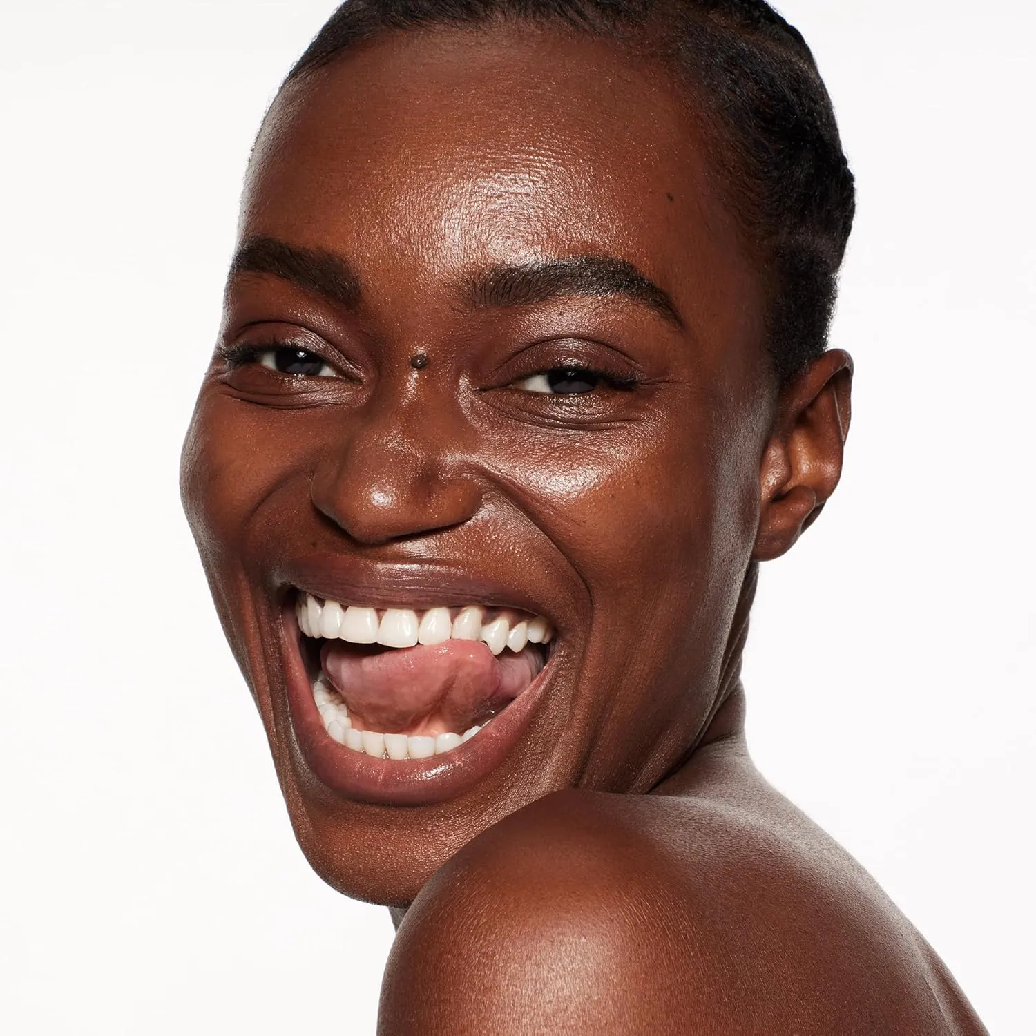 Shiseido RevitalEssence Skin Glow Foundation SPF 30 - Buildable, Medium Coverage - 24-HR Hydration & 12-HR Wear - Transfer, Crease & Fade Resistant - Non-Comedogenic - All Skin Types