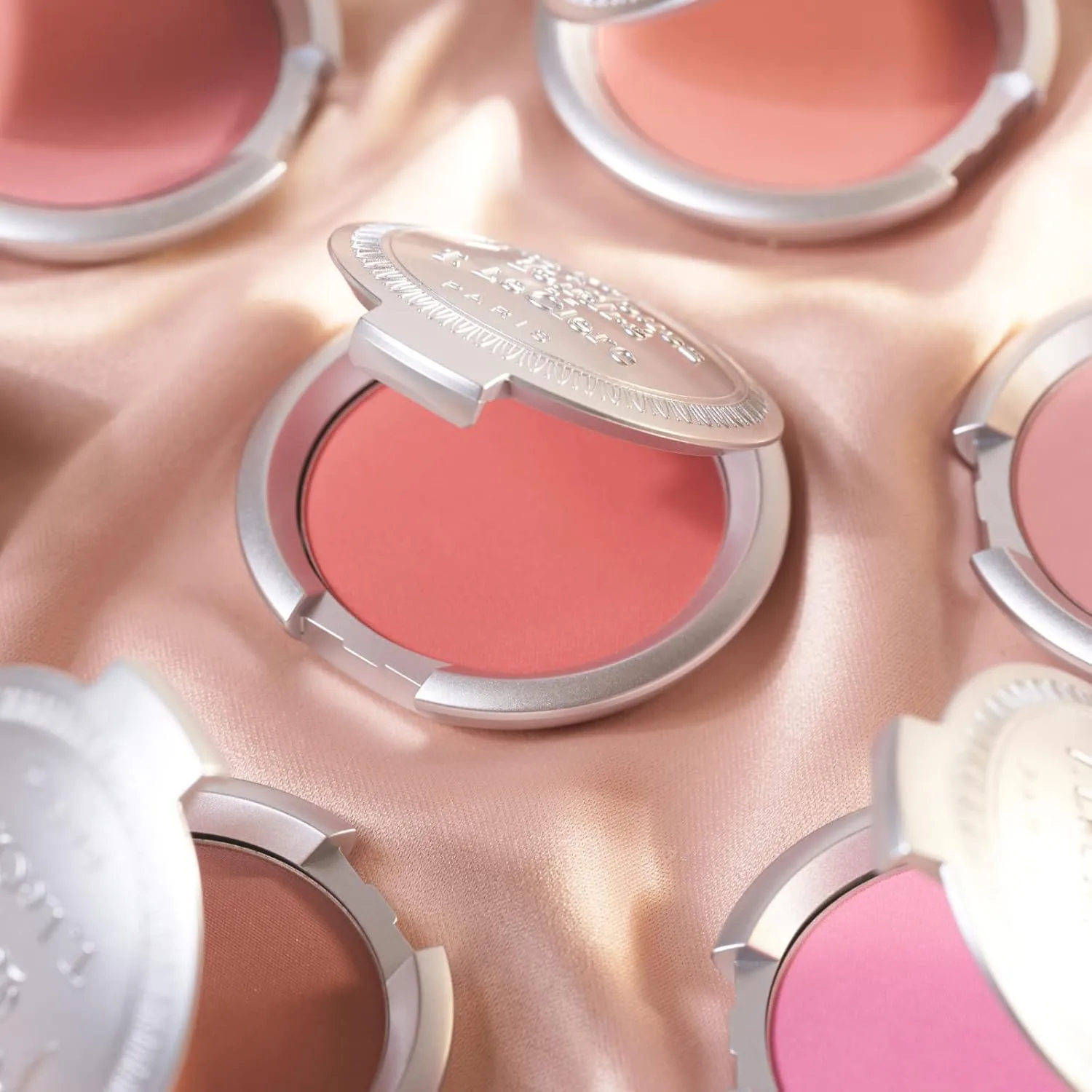 T. LeClerc Powder Blush - Professional High Impact All-Day Wear Flush of Color, Natural & Smooth Makeup Buildable Mineral - No Caking, Blends Easily & Contours Cheeks Made In France (Brun Voilé)