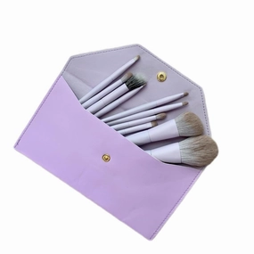 The 10-piece makeup brush set is meticulously crafted from synthetic fibers, designed to meet a variety of makeup needs, and is the ideal choice for creating a refined makeup look.